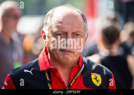 Monza, Italien. September 2023. Scuderia Ferraris Teamchef Frederic Vasseur ist vor dem Rennen des italienischen F1 Grand Prix im Autodromo Nazionale Monza im Fahrerlager zu sehen. Quelle: SOPA Images Limited/Alamy Live News Stockfoto