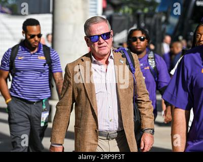 Orlando, FL, USA. September 2023. Brian Kelly, Head Coach der LSU Tigers, trifft im Camping World Stadium in Orlando, FL, im Stadion des Camping World Kickoff zwischen LSU Tigers und Florida State Seminoles ein. Romeo T Guzman/CSM/Alamy Live News Stockfoto