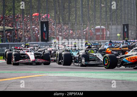 Monza, Italien. September 2023. Die Fahrer starten das italienische F1 Grand Prix-Rennen auf dem Autodromo Nazionale Monza. (Foto: Andreja Cencic/SOPA Images/SIPA USA) Credit: SIPA USA/Alamy Live News Stockfoto