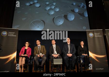 (190410) -- WASHINGTON, 10. April 2019 -- Foto vom 10. April 2019 zeigt eine Pressekonferenz des Event Horizon Telescope (EHT) Projekts und der National Science Foundation (NSF) zum EHT Ergebnis in Washington D.C., USA. Astronomen sagten hier am Mittwoch, dass sie das erste Bild eines Schwarzen Lochs aufgenommen haben und die ersten direkten visuellen Beweise eines unsichtbaren kosmischen Objekts und seines Schattens enthüllten. US-WASHINGTON D.C.-BLACK HOLE-PRESS CONFERENCE LIUXJIE PUBLICATIONXNOTXINXCHN Stockfoto