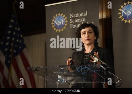 (190410) -- WASHINGTON, 10. April 2019 (Xinhua) -- sera Markoff, Mitglied des Event Horizon Telescope (EHT) Science Council und Professorin der Universität Amsterdam, nimmt am 10. April 2019 an einer Pressekonferenz des EHT-Projekts und der U.S. National Science Foundation (NSF) in Washington D.C., USA, Teil. Astronomen sagten hier am Mittwoch, dass sie das erste Bild eines Schwarzen Lochs aufgenommen haben, und enthüllten die ersten direkten visuellen Beweise eines unsichtbaren kosmischen Objekts und seines Schattens. (Xinhua/Liu Jie) Washington D.C. PUBLICATIONxNOTxINxCHN - ZUMA 39792061st Copyright: xx Stockfoto