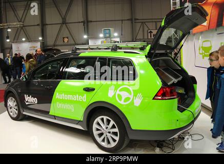 (190414) -- PRAG, 14. April 2019 (Xinhua) -- auf der Autoshow Prag, in Prag, Tschechische Republik, 13. April 2019, ist Ein automatisiertes Auto von Valeo zu sehen. Die dreitägige automobilmesse hat hier am Sonntag geschlossen. (Xinhua/Dana Kesnerova) TSCHECHISCHE REPUBLIK-PRAG-AUTOSHOW PUBLICATIONxNOTxINxCHN Stockfoto