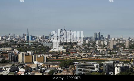 (190415) -- LONDON, 15. April 2019 (Xinhua) -- Foto aufgenommen am 15. Mai 2018 zeigt die City of London in London, Großbritannien. Die zwischen der britischen Premierministerin Theresa May und der Europäischen Union (EU) vereinbarte Vereinbarung, den Brexit-Termin bis Ende Oktober zu verlängern, wird jede Erholung der Wirtschaftsleistung verzögern, sagte ein Ökonom kürzlich in einem Interview mit Xinhua. Laut Paul Dales, Chief UK Economist bei Capital Economics, einem Wirtschaftsanalyseunternehmen i, wird die Vereinbarung vom Mai in Brüssel mit den Staats- und Regierungschefs der EU, den Brexit-Termin vom 12. April auf den 31. Oktober zu verschieben, Auswirkungen auf die Wirtschafts- und Geldpolitik haben Stockfoto