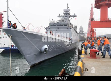 (190421) -- QINGDAO, 21. April 2019 (Xinhua) -- am 21. April 2019 trifft die Fregatte ROKS Gyeonggi der südkoreanischen Marine in der Hafenstadt Qingdao in der ostchinesischen Provinz Shandong ein, um an multinationalen Marineveranstaltungen zum 70. Jahrestag der Gründung der chinesischen Volksbefreiungsarmee (PLA) teilzunehmen. Die Veranstaltungen finden zwischen dem 22. Und 25. April statt, und am 23. April findet in Qingdao und in den nahe gelegenen Meeresgebieten und im Luftraum eine Marineparade statt. (Xinhua/Li Ziheng) CHINA-QINGDAO-NAVY PARADE-FOREIGN VESSEL-ARRIVAL (CN) PUBLICATIONxNOTxINxCHN Stockfoto