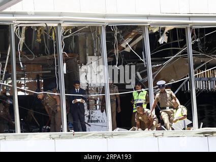 (190421) -- COLOMBO, 21. April 2019 () -- Polizei und Ermittler arbeiten an einer Sprengszene im Shangri-La Hotel in Colombo, Sri Lanka, 21. April 2019. Die Regierung Sri Lankas sagte am Sonntag, dass sieben Menschen wegen der mehrfachen Explosionen verhaftet worden seien, die die Inselnation zu Beginn des Tages erschütterten und bis jetzt mindestens 207 Menschen töteten. () (SPOT NEWS)SRI LANKA-COLOMBO-BLASTS XINHUA PUBLICATIONXNOTXINXCHN Stockfoto