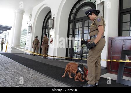 (190422) -- PEKING, 22. April 2019 () -- Polizeipatrouille vor Kingsbury Hotel in Colombo, Sri Lanka, 21. April 2019. Mehrere Explosionen erschütterten die Inselnation zu Beginn des Tages. () FOTOS DES TAGES Xinhua PUBLICATIONxNOTxINxCHN Stockfoto