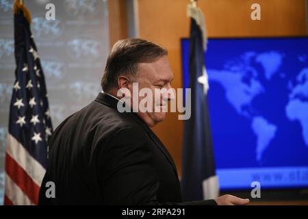 (190422) -- WASHINGTON, 22. April 2019 -- US-Außenminister Mike Pompeo nimmt am 22. April 2019 an einem Pressebriefing in Washington D.C., USA, Teil. US-Präsident Donald Trump hat beschlossen, die Verzichtserklärungen auf Sanktionen nicht erneut zu erlassen, die es den großen Importeuren ermöglichen, das iranische Öl weiter zu kaufen, wenn sie Anfang Mai auslaufen, sagte das Weiße Haus am Montag. US-Außenminister Mike Pompeo sagte später am Tag den Reportern, dass die US-Sanktionen gegen alle Länder, die seit dem 2. Mai Öl aus dem Iran importieren, wieder eingeführt werden. ) U.S.-WASHINGTON D.C.-MIKE POMPEO-PRESS BRIEFING LIUXJIE PUBLICATIONXNOTXINXCHN Stockfoto