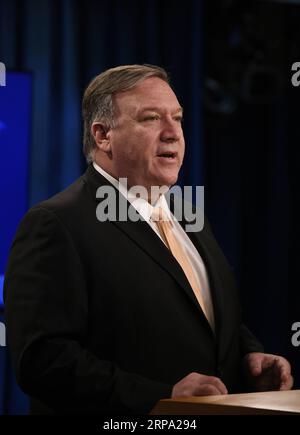 (190422) -- WASHINGTON, 22. April 2019 -- US-Außenminister Mike Pompeo spricht während eines Pressebriefings in Washington D.C., USA, 22. April 2019. US-Präsident Donald Trump hat beschlossen, die Verzichtserklärungen auf Sanktionen nicht erneut zu erlassen, die es den großen Importeuren ermöglichen, das iranische Öl weiter zu kaufen, wenn sie Anfang Mai auslaufen, sagte das Weiße Haus am Montag. US-Außenminister Mike Pompeo sagte später am Tag den Reportern, dass die US-Sanktionen gegen alle Länder, die seit dem 2. Mai Öl aus dem Iran importieren, wieder eingeführt werden. ) U.S.-WASHINGTON D.C.-MIKE POMPEO-PRESS BRIEFING LIUXJIE PUBLICATIONXNOTXINXC Stockfoto