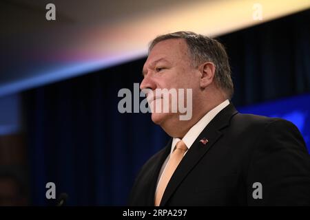 (190422) -- WASHINGTON, 22. April 2019 -- US-Außenminister Mike Pompeo spricht während eines Pressebriefings in Washington D.C., USA, 22. April 2019. US-Präsident Donald Trump hat beschlossen, die Verzichtserklärungen auf Sanktionen nicht erneut zu erlassen, die es den großen Importeuren ermöglichen, das iranische Öl weiter zu kaufen, wenn sie Anfang Mai auslaufen, sagte das Weiße Haus am Montag. US-Außenminister Mike Pompeo sagte später am Tag den Reportern, dass die US-Sanktionen gegen alle Länder, die seit dem 2. Mai Öl aus dem Iran importieren, wieder eingeführt werden. ) U.S.-WASHINGTON D.C.-MIKE POMPEO-PRESS BRIEFING LIUXJIE PUBLICATIONXNOTXINXC Stockfoto