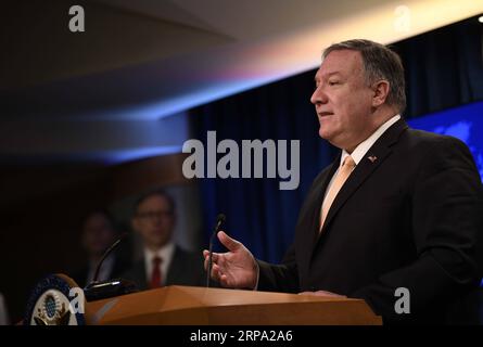 (190422) -- WASHINGTON, 22. April 2019 -- US-Außenminister Mike Pompeo spricht während eines Pressebriefings in Washington D.C., USA, 22. April 2019. US-Präsident Donald Trump hat beschlossen, die Verzichtserklärungen auf Sanktionen nicht erneut zu erlassen, die es den großen Importeuren ermöglichen, das iranische Öl weiter zu kaufen, wenn sie Anfang Mai auslaufen, sagte das Weiße Haus am Montag. US-Außenminister Mike Pompeo sagte später am Tag den Reportern, dass die US-Sanktionen gegen alle Länder, die seit dem 2. Mai Öl aus dem Iran importieren, wieder eingeführt werden. ) U.S.-WASHINGTON D.C.-MIKE POMPEO-PRESS BRIEFING LIUXJIE PUBLICATIONXNOTXINXC Stockfoto