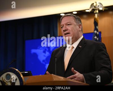 (190422) -- WASHINGTON, 22. April 2019 -- US-Außenminister Mike Pompeo spricht während eines Pressebriefings in Washington D.C., USA, 22. April 2019. US-Präsident Donald Trump hat beschlossen, die Verzichtserklärungen auf Sanktionen nicht erneut zu erlassen, die es den großen Importeuren ermöglichen, das iranische Öl weiter zu kaufen, wenn sie Anfang Mai auslaufen, sagte das Weiße Haus am Montag. US-Außenminister Mike Pompeo sagte später am Tag den Reportern, dass die US-Sanktionen gegen alle Länder, die seit dem 2. Mai Öl aus dem Iran importieren, wieder eingeführt werden. ) U.S.-WASHINGTON D.C.-MIKE POMPEO-PRESS BRIEFING LIUXJIE PUBLICATIONXNOTXINXC Stockfoto