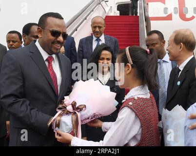 190423 -- PEKING, 23. April 2019 Xinhua -- der äthiopische Premierminister Abiy Ahmed L kommt am 23. April 2019 in Peking, der Hauptstadt Chinas, an, um am zweiten Gürtel- und Straßenforum für internationale Zusammenarbeit BRF teilzunehmen. Xinhua/Jin Liangkuai CHINA-PEKING-GÜRTEL UND STRASSE FORUM-ÄTHIOPIEN PM-ANKUNFT CN PUBLICATIONxNOTxINxCHN Stockfoto