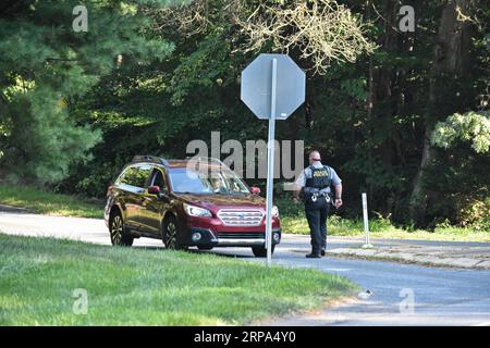 West Chester, Usa. September 2023. Die Polizei schließt Straßen und überprüft Fahrzeuge in der Gegend. Pennsylvania State Police und Federal Law Enforcement in West Chester suchen nach Daniel Cavalcante, nachdem er aus dem Gefängnis entkommen war. Daniel Cavalcante wird wegen Mordes an seiner ehemaligen Freundin verurteilt. Die Suche ist seit mehreren Tagen im Gange und intensiviert sich. Daniel Cavalcante wurde Berichten zufolge in der Nähe der Waterglen Lane gesichtet. Quelle: SOPA Images Limited/Alamy Live News Stockfoto