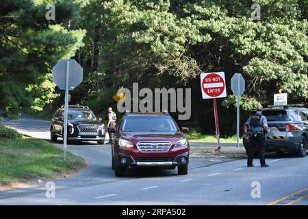 West Chester, Usa. September 2023. Die Polizei schließt Straßen und überprüft Fahrzeuge in der Gegend. Pennsylvania State Police und Federal Law Enforcement in West Chester suchen nach Daniel Cavalcante, nachdem er aus dem Gefängnis entkommen war. Daniel Cavalcante wird wegen Mordes an seiner ehemaligen Freundin verurteilt. Die Suche ist seit mehreren Tagen im Gange und intensiviert sich. Daniel Cavalcante wurde Berichten zufolge in der Nähe der Waterglen Lane gesichtet. Quelle: SOPA Images Limited/Alamy Live News Stockfoto