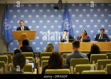 (190425) -- VEREINTEN NATIONEN, 25. April 2019 -- der venezolanische Außenminister Jorge Arreaza (1. L, hinten) nimmt an einer Pressekonferenz im Hauptquartier der Vereinten Nationen in New York am 25. April 2019 Teil. ) UN-VENEZUELA-AUSSENMINISTERKONFERENZ LIXMUZI PUBLICATIONXNOTXINXCHN Stockfoto