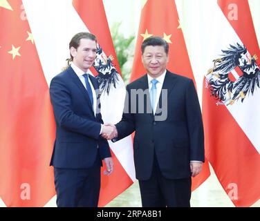 (190429) -- PEKING, 29. April 2019 -- der chinesische Präsident Xi Jinping (R) trifft sich mit dem österreichischen Bundeskanzler Sebastian kurz in der Großen Halle des Volkes in Peking, der Hauptstadt Chinas, am 29. April 2019. ) CHINA-PEKING-XI JINPING-AUSTRIAN CHANCELLOR-MEETING (CN) LIUXWEIBING PUBLICATIONXNOTXINXCHN Stockfoto