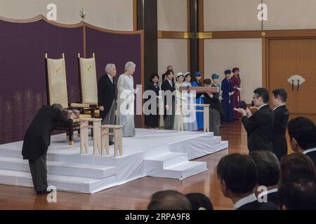 (190430) -- TOKIO, 30. April 2019 (Xinhua) -- Japanischer Kaiser Akihito (2. L) und Kaiserin Michiko (3. L) nehmen an einer rituellen Zeremonie zur Abdankung des Kaisers in Tokio, Japan, am 30. April 2019 Teil. Der japanische Kaiser Akihito erklärte in seiner letzten Rede als Monarch am Dienstag seine Abdankung und hoffte aufrichtig auf eine stabile Zukunft Japans und Frieden und Glück auf der ganzen Welt. (XINHUA/HANDOUT DER IMPERIAL HOUSEHOLD AGENCY) (**NUR REDAKTIONELLE VERWENDUNG/KEIN VERKAUF/KEINE KOMMERZIELLE VERWENDUNG/KEINE ÄNDERUNG EINSCHLIESSLICH BESCHNITT/OBLIGATORISCHER KREDIT**) JAPAN-TOKIO-KAISER-AKIHITO-ABDANKUNGSZEREMONIE PUBLICATIONXNO Stockfoto