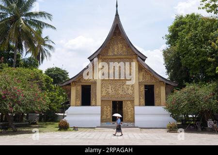 (190509) -- PEKING, 9. Mai 2019 (Xinhua) -- Foto vom 2. Juni 2013 zeigt den Wat Xieng Thong-Tempel in Luang Prabang, Laos. China wird ab dem 15. Mai die Konferenz über den Dialog asiatischer Zivilisationen abhalten. Unter dem Thema des Austauschs und des gegenseitigen Lernens zwischen asiatischen Zivilisationen und einer Gemeinschaft mit einer gemeinsamen Zukunft umfasst die Konferenz eine Eröffnungszeremonie und Unterforen. (Xinhua/Chen Duo) (CDAC)CHINA-PEKING-ASIATISCHE LANDSCHAFT PUBLICATIONxNOTxINxCHN Stockfoto