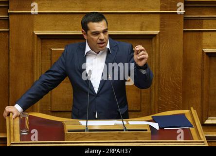 (190510) -- ATHEN, 10. Mai 2019 -- der griechische Premierminister Alexis Tsipras spricht am 10. Mai 2019 vor dem griechischen Parlament in Athen, Griechenland. Die Regierung des griechischen Premierministers Alexis Tsipras hat am Freitagabend vor den Wahlen zum Europäischen parlament, die am 26. Mai in Griechenland stattfinden werden, eine Vertrauensabstimmung im parlament gewonnen. ) GRIECHENLAND-ATHEN-PARLAMENT-VERTRAUENSABSTIMMUNG MARIOSXLOLOS PUBLICATIONXNOTXINXCHN Stockfoto