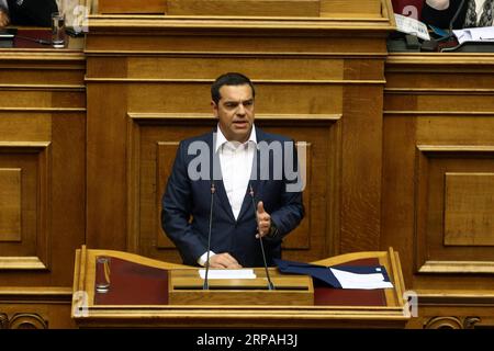 (190510) -- ATHEN, 10. Mai 2019 -- der griechische Premierminister Alexis Tsipras spricht am 10. Mai 2019 vor dem griechischen Parlament in Athen, Griechenland. Die Regierung des griechischen Premierministers Alexis Tsipras hat am Freitagabend vor den Wahlen zum Europäischen parlament, die am 26. Mai in Griechenland stattfinden werden, eine Vertrauensabstimmung im parlament gewonnen. ) GRIECHENLAND-ATHEN-PARLAMENT-VERTRAUENSABSTIMMUNG MARIOSXLOLOS PUBLICATIONXNOTXINXCHN Stockfoto