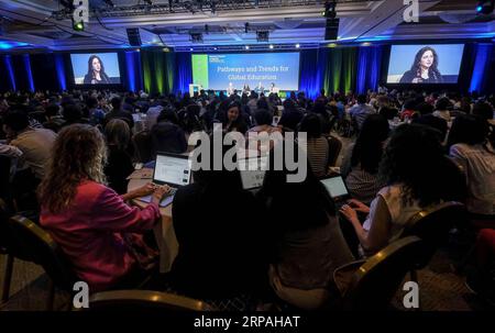 (190511) -- SAN DIEGO, 11. Mai 2019 (Xinhua) -- Menschen nehmen an der 12. National Chinese Language Conference (NCLC) in San Diego, USA, am 10. Mai 2019 Teil. Der 12. NCLC der Vereinigten Staaten startete am Donnerstagabend in der Küstenstadt San Diego im westlichen US-Bundesstaat Kalifornien. Mehr als 1.300 Lehrer, Administratoren und politische Entscheidungsträger aus den USA und sieben anderen Ländern nahmen an der dreitägigen Veranstaltung Teil. (Xinhua/Zhao Hanrong) U.S.-SAN DIEGO-CHINESE LANGUAGE-CONFERENCE PUBLICATIONxNOTxINxCHN Stockfoto