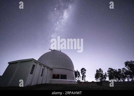 (190512) -- CANBERRA, 12. Mai 2019 (Xinhua) -- Foto vom 7. Mai 2019 zeigt einen Blick auf den Nachthimmel am Mount Stromlo Observatory in Canberra, Australien. (Xinhua/Liu Changchang) AUSTRALIEN-CANBERRA-HERBST-LANDSCHAFT PUBLICATIONxNOTxINxCHN Stockfoto