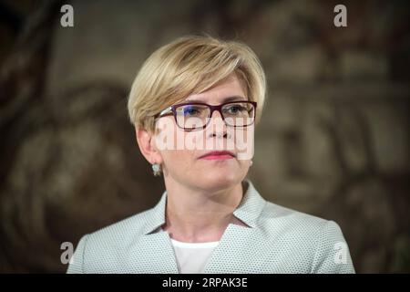 (190513) -- VILNIUS, 13. Mai 2019 -- Ingrida Simonyte, Litauens ehemalige Finanzministerin und Parlamentsabgeordnete, nimmt an einer Pressekonferenz Teil, die vom BNS (Baltic News Service) organisiert wird, nachdem die endgültigen Ergebnisse der ersten Runde am 13. Mai 2019 in Vilnius, der Hauptstadt Litauens, bekannt gegeben wurden. Simonyte, unterstützt von der wichtigsten Oppositionspartei des Landes, den Homeland Union-Christdemokraten, gewann 31,13 Prozent der Stimmen in einem engen Kampf mit dem Ökonomen Gitanas Nauseda, sagte die Zentrale Wahlkommission des Landes, nachdem sie Stimmen aus allen 1.972 Wahllokalen gezählt hatte. Nauseda, ein unabhängiger Cand Stockfoto