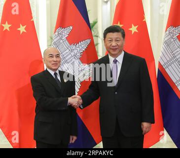 (190514) -- PEKING, 14. Mai 2019 -- der chinesische Präsident Xi Jinping (R) trifft sich mit dem kambodschanischen König Norodom Sihamoni, der in China ist, um an der Konferenz über den Dialog asiatischer Zivilisationen (CDAC) teilzunehmen, in der Großen Halle des Volkes in Peking, der Hauptstadt Chinas, 14. Mai 2019. ) CHINA-PEKING-XI JINPING-KAMBODSCHANISCHE KÖNIGSTREFFEN (CN) YAOXDAWEI PUBLICATIONXNOTXINXCHN Stockfoto