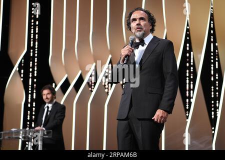 (190515) -- CANNES, 15. Mai 2019 (Xinhua) -- Präsident der Jury Alejandro Gonzalez Inarritu nimmt an der Eröffnungsgala während des 72. Cannes Film Festivals im Palais des Festivals in Cannes, Frankreich, am 14. Mai 2019 Teil. Vom 14. Bis 25. Mai finden hier die 72. Filmfestspiele von Cannes statt. (Xinhua/Kim Yida) FRANCE-CANNES-FILM FESTIVAL-OPENING PUBLICATIONxNOTxINxCHN Stockfoto