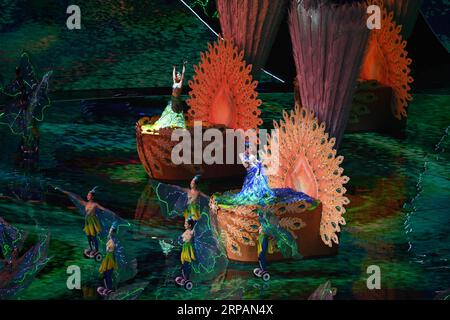 (190515) -- PEKING, 15. Mai 2019 -- der Tanz Happy and Prospicious wird auf dem asiatischen Kulturkarneval im Nationalstadion oder dem Vogelnest in Peking, der Hauptstadt Chinas, am 15. Mai 2019 aufgeführt. ) (CDAC) CHINA-BEIJING-CDAC-ASIAN CULTURE CARNIVAL (CN) ZHANGXCHENLIN PUBLICATIONXNOTXINXCHN Stockfoto