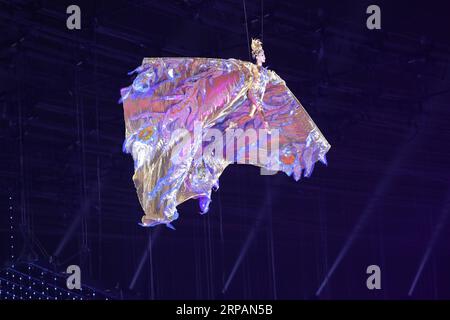 (190515) -- PEKING, 15. Mai 2019 -- der Tanz Happy and Prospicious wird auf dem asiatischen Kulturkarneval im Nationalstadion oder dem Vogelnest in Peking, der Hauptstadt Chinas, am 15. Mai 2019 aufgeführt. ) (CDAC) CHINA-BEIJING-CDAC-ASIAN CULTURE CARNIVAL (CN) YINXGANG PUBLICATIONXNOTXINXCHN Stockfoto