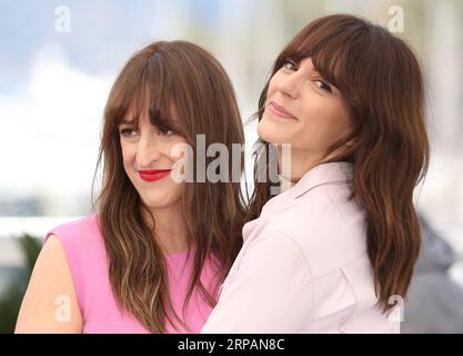 (190515) -- CANNES, 15. Mai 2019 (Xinhua) -- Schauspielerin Anne-Elizabeth Bosse (L) und Regisseurin Monia Chokri posieren während eines Fotobesuchs für den Film A Brother s Love, der während des 72. Filmfestivals in Cannes, Frankreich, am 15. Mai 2019 in der Sektion UN Certain Respect gezeigt wurde. (Xinhua/Gao Jing) FRANCE-CANNES-FILM FESTIVAL-A BROTHER S LOVE PUBLICATIONxNOTxINxCHN Stockfoto