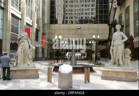 (190515) -- CHICAGO, 15. Mai 2019 (Xinhua) -- Foto aufgenommen am 15. Mai 2019 zeigt das Chicago Board of Trade Building in der Innenstadt von Chicago, USA. Chicago Board of Trade (CBOT) Soja-Futures stiegen am Mittwoch an, da Short-Coverage den Sojabohnenmarkt weiterhin stützte. Die Schlusskurse der Ölsaaten sind jedoch niedriger als ihre täglichen Hochs, da die Anleger Short-Positionen einnehmen und auf Ausgangstüren zusteuern. (Xinhua/Wang Ping) U.S.-CHICAGO-CBOT-SOJA-FUTURES PUBLICATIONxNOTxINxCHN Stockfoto