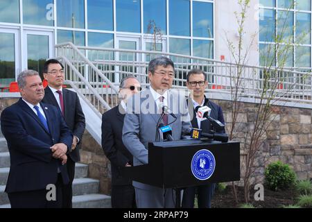 (190516) - NEW YORK, 16. Mai 2019 (Xinhua) - Yuan Ning (2 R), Vorstandsvorsitzender und Präsident der China Construction Nordamerika, gibt eine Rede während einer Ribbon Cutting in der Stadt Yonkers, im US-Bundesstaat New York, am 15. Mai 2019. Eine China-investiert Wohnhaus offiziell am Mittwoch in der Stadt Yonkers eröffnet, im US-Bundesstaat New York. Die River Club am Hudson Park, ein 214-unit Luxus Apartment Gebäude, das ist ein Public Private Partnership Projekt entwickelt von China Construction Nordamerika (CCA) seit 2015. Es half, führen Sie die drei Phasen Hudson Park Entwicklung pla Stockfoto