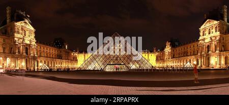 (190517) -- PEKING, 17. Mai 2019 (Xinhua) -- Aktenfoto vom 21. Mai 2011 zeigt den nächtlichen Blick auf die Glaspyramide des Louvre, entworfen vom weltberühmten Architekten Ieoh Ming Pei in Paris, Frankreich. Ieoh Ming Pei, bekannt als I. M. Pei, starb am Donnerstag im Alter von 102 Jahren. PEI wurde in Guangzhou in China geboren und zog 1935 in die Vereinigten Staaten. Er gewann eine Vielzahl von Preisen und Auszeichnungen auf dem Gebiet der Architektur. (Xinhua/Tang Ji) US-CHINESISCH-AMERIKANISCHER ARCHITEKT, DER PUBLICATIONxNOTxINxCHN VERSTIRBT Stockfoto
