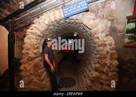 (190517) -- PEKING, 17. Mai 2019 (Xinhua) -- Besucher besuchen das Paris Sewer System Museum in Paris, Frankreich, 25. Juli 2012. Samstag ist der Internationale Museumstag. (Xinhua/Gao Jing) INTERNATIONALER MUSEUMSTAG PUBLICATIONxNOTxINxCHN Stockfoto