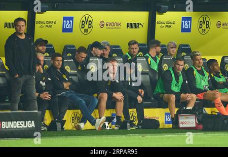 Edin Terzic, Cheftrainer, Cheftrainer BVB Sebastian KEHL, Berater, ehemaliger BVB-Spieler, Niclas Fuellkrug, Füllkrug, BVB 14 Marco REUS, BVB 11 Thorgan Hazard, BVB 10 im Spiel BORUSSIA DORMUND - 1. FC HEIDENHEIM 2-2 am 1. September 2023 in Dortmund. Staffel 2023/2024, 1.Bundesliga, BVB, Spieltag 3, 3.Spieltag © Peter Schatz / Alamy Live News - DFL-VORSCHRIFTEN VERBIETEN DIE VERWENDUNG VON FOTOS als BILDSEQUENZEN und/oder QUASI-VIDEO - Stockfoto