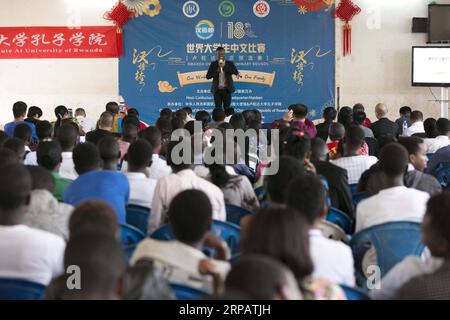 (190518) -- KIGALI, 18. Mai 2019 -- Ein ruandischer Student nimmt am 18. Chinese Bridge Chinese Proficiency Competition for Foreign College Students in Kigali, Hauptstadt Ruandas, am 18. Mai 2019 Teil. Am Samstag fand hier ein chinesischer Meisterschaftswettbewerb für ruandische Studenten mit einem nationalen Finale statt. ) RUANDA-KIGALI-CHINESISCHER MEISTERSCHAFTSWETTBEWERB GabrielxDusabe PUBLICATIONxNOTxINxCHN Stockfoto