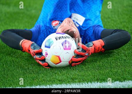 Kevin MÜLLER, Torhüter HDH 1 beim warm-up im Spiel BORUSSIA DORMUND - 1. FC HEIDENHEIM 2-2 am 1. September 2023 in Dortmund. Staffel 2023/2024, 1.Bundesliga, BVB, Spieltag 3, 3.Spieltag © Peter Schatz / Alamy Live News - DFL-VORSCHRIFTEN VERBIETEN DIE VERWENDUNG VON FOTOS als BILDSEQUENZEN und/oder QUASI-VIDEO - Stockfoto