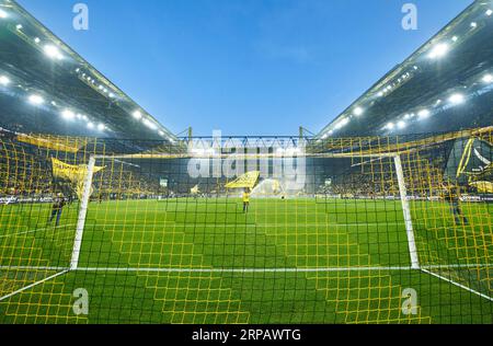 Signal Iduna Park im Spiel BORUSSIA DORMUND - 1. FC HEIDENHEIM 2-2 am 1. September 2023 in Dortmund. Staffel 2023/2024, 1.Bundesliga, BVB, Spieltag 3, 3.Spieltag © Peter Schatz / Alamy Live News - DFL-VORSCHRIFTEN VERBIETEN DIE VERWENDUNG VON FOTOS als BILDSEQUENZEN und/oder QUASI-VIDEO - Stockfoto