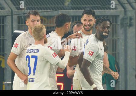 Tim Kleindienst, HDH Nr. 10 feiert sein Ziel, glücklich, lachen, feiern, 2-2, 11 m im Match BORUSSIA DORMUND - 1. FC HEIDENHEIM 2-2 am 1. September 2023 in Dortmund. Staffel 2023/2024, 1.Bundesliga, BVB, Spieltag 3, 3.Spieltag © Peter Schatz / Alamy Live News - DFL-VORSCHRIFTEN VERBIETEN DIE VERWENDUNG VON FOTOS als BILDSEQUENZEN und/oder QUASI-VIDEO - Stockfoto