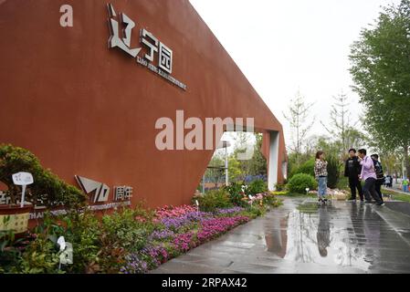 (190520) -- PEKING, 20. Mai 2019 (Xinhua) -- Foto aufgenommen am 19. Mai 2019 zeigt den Liaoning-Garten der Pekinger Internationalen Gartenausstellung in Peking, der Hauptstadt Chinas. Die Provinz Liaoning liegt im südlichen Teil Nordostchinas, im Süden liegen das Bohai-Meer und das Gelbe Meer. Im Laufe der Jahre hat die Provinzregierung der ökologischen Entwicklung Priorität eingeräumt und die Verbesserung der Umwelt in den Mittelpunkt ihrer Agenda gestellt. Die ökologischen Bedingungen der Provinz haben sich dank der systematischen Erhaltung der natürlichen Umwelt und der Gesamtbewirtschaftung der Region verbessert Stockfoto