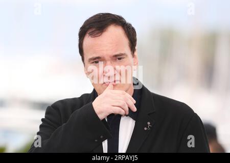 (190522) -- CANNES, 22. Mai 2019 (Xinhua) -- Regisseur Quentin Tarantino posiert während eines Fotobesuchs während des 72. Cannes Film Festivals in Cannes, Frankreich, 22. Mai 2019 in Hollywood. Es war einmal in Hollywood, dass es um die Palme d oder mit 20 anderen Filmen konkurrieren wird. (Xinhua/Gao Jing) FRANCE-CANNES-FILM FESTIVAL-PHOTOCALL- EINST IN HOLLYWOOD PUBLICATIONxNOTxINxCHN Stockfoto