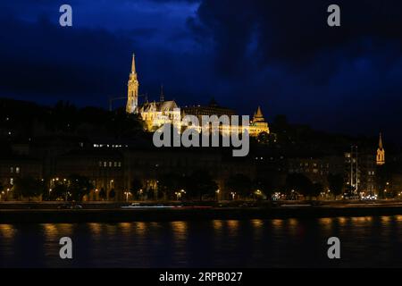 (190523) -- PEKING, 23. Mai 2019 -- die Fischerbastei und ihre umliegenden Gebäude sind in Budapest, Hauptstadt von Ungarn, 21. Mai 2019 zu sehen. ) XINHUA FOTOS DES TAGES ZhengxHuansong PUBLICATIONxNOTxINxCHN Stockfoto