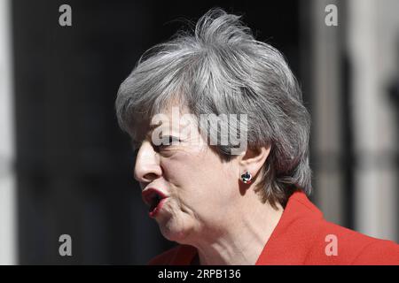 (190524) -- LONDON, 24. Mai 2019 (Xinhua) -- die britische Premierministerin Theresa May spricht am 24. Mai 2019 vor der 10 Downing Street in London. Theresa May sagte am Freitag, dass sie am 7. Juni das Amt der Parteivorsitzenden der Konservativen aufgeben werde, um den Weg für die Wahl ihres Nachfolgers zu ebnen. (Xinhua/Alberto Pezzali) BRITAIN-LONDON-THERESA MAY PUBLICATIONxNOTxINxCHN Stockfoto