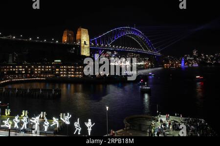 (190524) -- SYDNEY, 24. Mai 2019 -- Foto aufgenommen am 24. Mai 2019 zeigt die Sydney Harbour Bridge während der Vivid Sydney Lichtshow in Sydney, Australien. ) AUSTRALIEN-SYDNEY-LICHTSHOW BaixXuefei PUBLICATIONxNOTxINxCHN Stockfoto