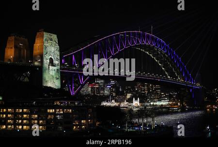 (190524) -- SYDNEY, 24. Mai 2019 -- Foto aufgenommen am 24. Mai 2019 zeigt die Sydney Harbour Bridge während der Vivid Sydney Lichtshow in Sydney, Australien. ) AUSTRALIEN-SYDNEY-LICHTSHOW BaixXuefei PUBLICATIONxNOTxINxCHN Stockfoto