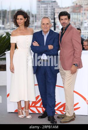 (190524) -- CANNES, 24. Mai 2019 (Xinhua) -- Regisseur Marco Bellocchio(C), Schauspielerin Maria Fernanda Candido (L) und Schauspieler Pierfrancesco Favino posieren während eines Fotorufs für den Verräter beim 72. Filmfestival von Cannes, Frankreich, 24. Mai 2019. Der Film der Verräter des italienischen Regisseurs Marco Bellocchio wird mit 20 anderen Filmen um die Palme d oder konkurrieren. (Xinhua/Gao Jing) FRANCE-CANNES-FILM FESTIVAL-PHOTOCALL- DER VERRÄTER PUBLICATIONxNOTxINxCHN Stockfoto