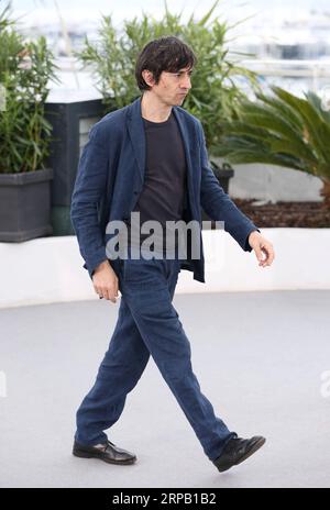 (190524) -- CANNES, 24. Mai 2019 (Xinhua) -- Schauspieler Luigi Lo Cascio posiert während eines Fotorufs für den Verräter auf dem 72. Cannes Film Festival in Cannes, Frankreich, 24. Mai 2019. Der Film der Verräter des italienischen Regisseurs Marco Bellocchio wird mit 20 anderen Filmen um die Palme d oder konkurrieren. (Xinhua/Gao Jing) FRANCE-CANNES-FILM FESTIVAL-PHOTOCALL- DER VERRÄTER PUBLICATIONxNOTxINxCHN Stockfoto