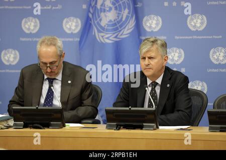 (190524) -- VEREINTEN NATIONEN, 24. Mai 2019 -- Jean-Pierre Lacroix (R), Untergeneralsekretär der VEREINTEN NATIONEN für Friedenssicherungseinsätze, nimmt an einer Pressekonferenz anlässlich des Internationalen Tages der UN-Friedenssicherungseinsätze am 24. Mai 2019 im Hauptquartier der VEREINTEN NATIONEN in New York Teil. Die Rückstände im UN-Friedenshaushalt gefährden die Fähigkeit der Truppenstaaten und der Polizei, das zu erreichen, was von ihnen erwartet wird, sagte Jean-Pierre Lacroix am Freitag. UN-INTERNATIONALER TAG DER FRIEDENSTRUPPEN-LACROIX-PRESSEKONFERENZ LIXMUZI PUBLICATIONXNOTXINXCHN Stockfoto